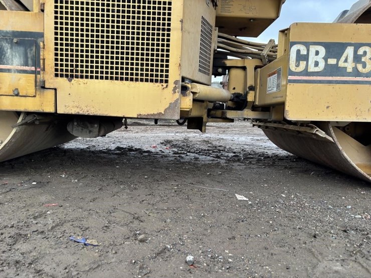 caterpillar-cb-434c-image-12