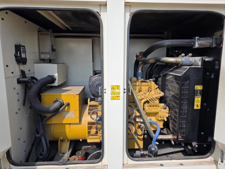 2015-caterpillar-xq30-image-5