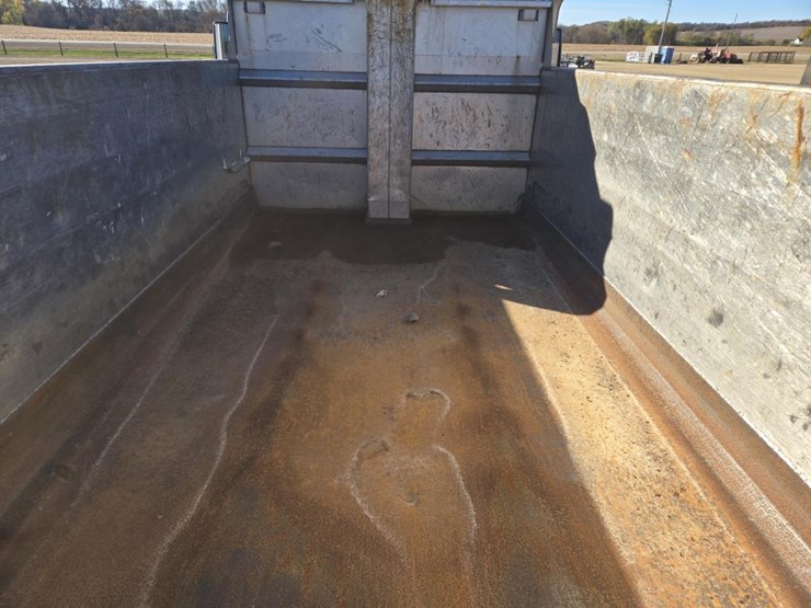 2014-international-7400-image-8