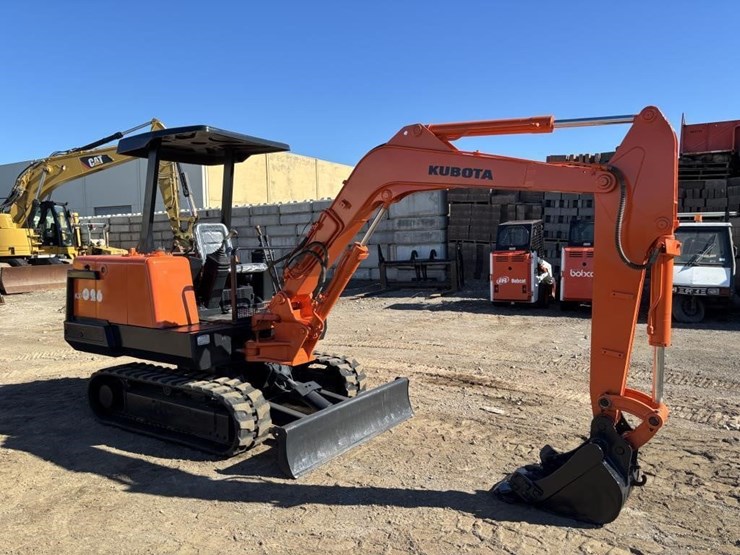 kubota-kx026-image-2