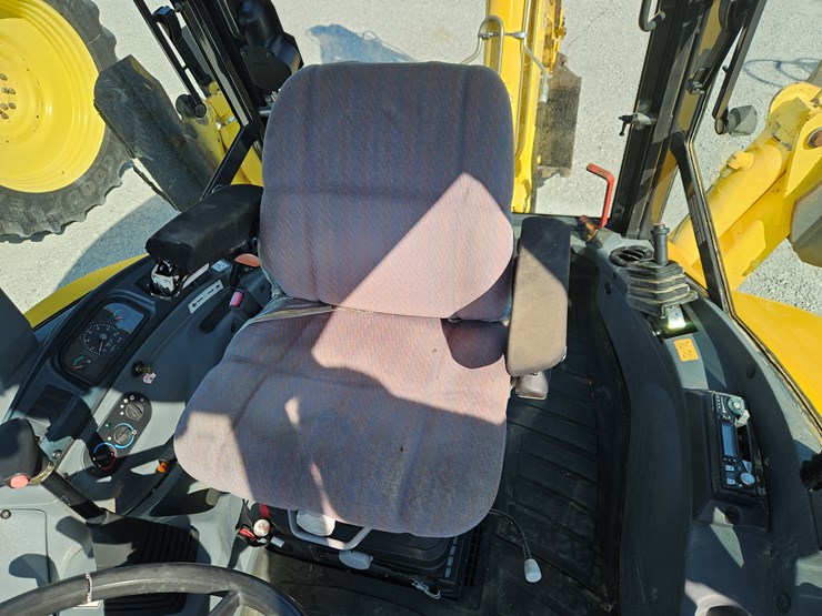 2005-new-holland-lb75b-image-9