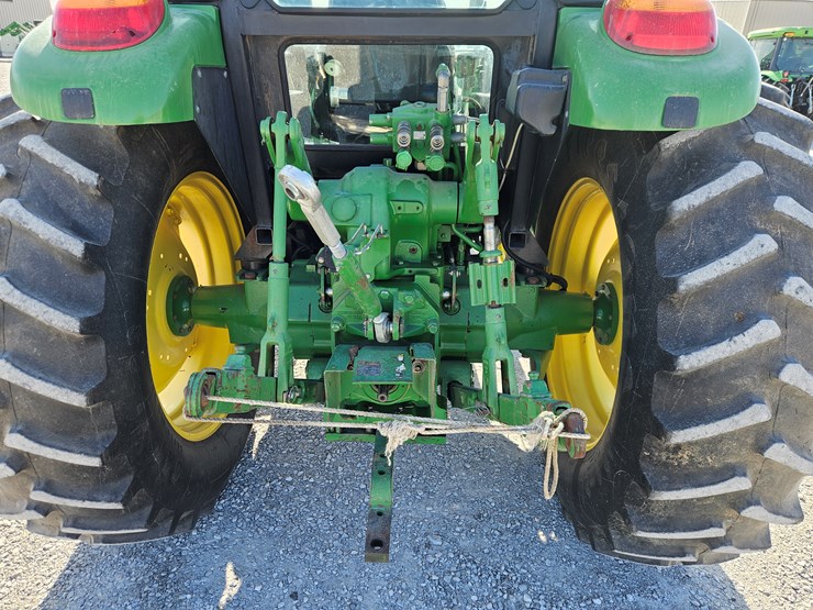 2011-john-deere-6100d-image-17