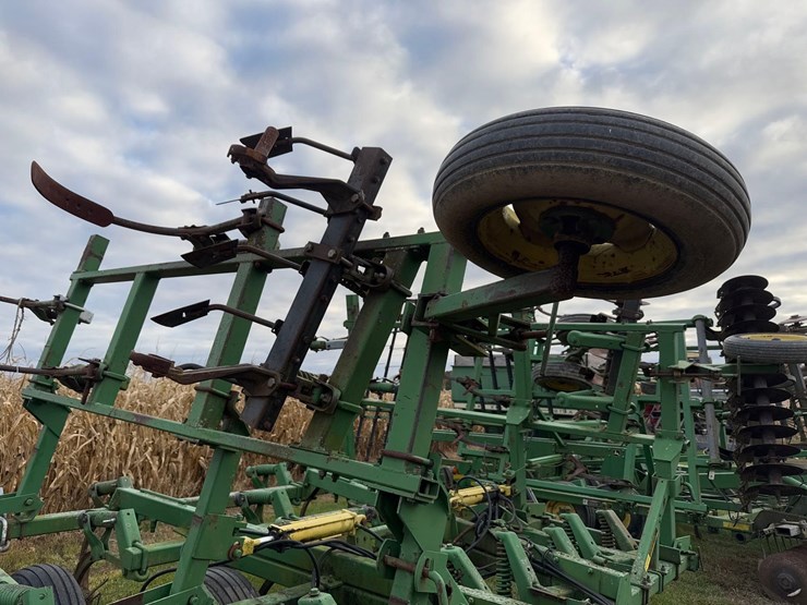 17-shank-john-deere-disc-chisel-image-18