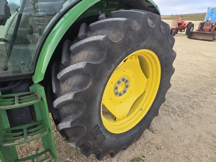 2022-john-deere-6135e-image-14