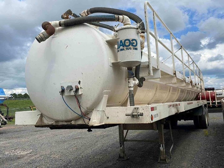 2011-jack-county-130-bbl-vacuum-trailer-image-3