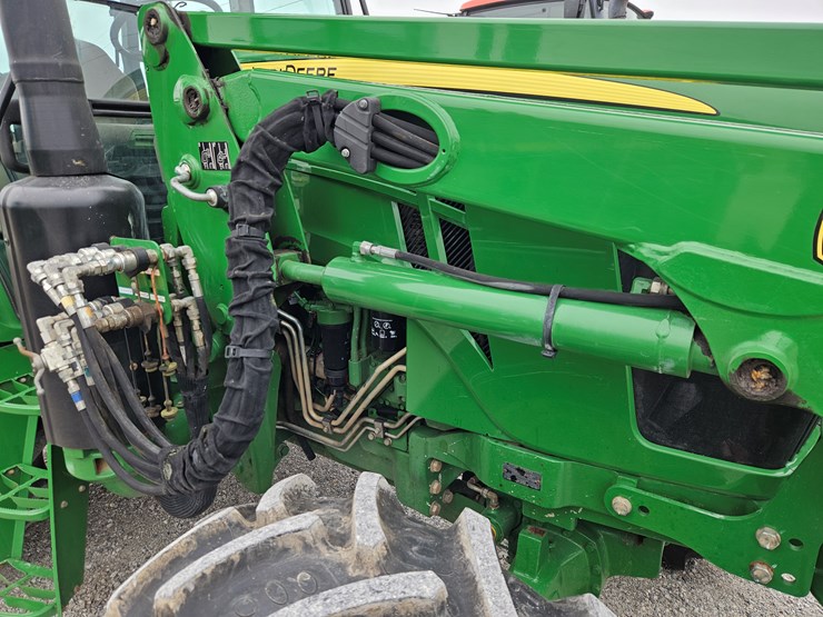 2016-john-deere-6120e-image-8