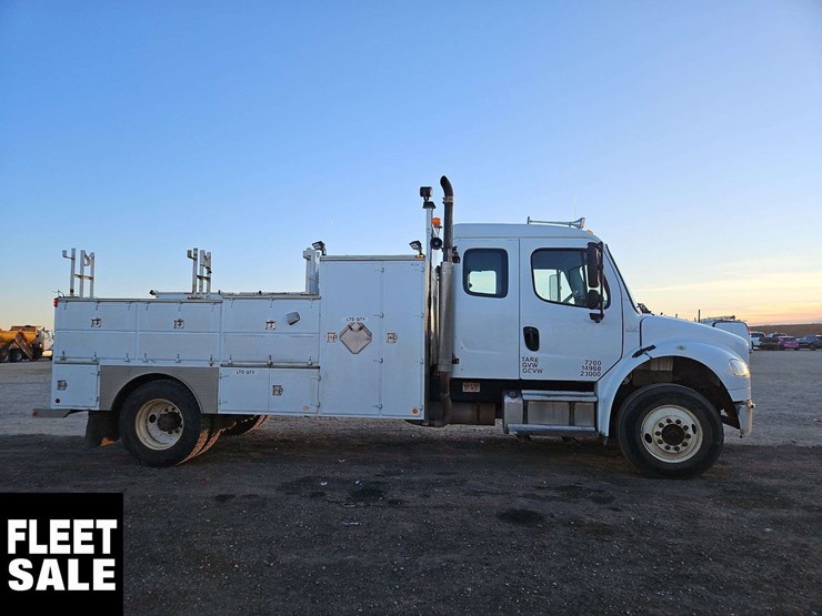 2005-freightliner-m2-106-image-7