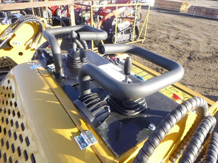 2025-agt-mx-mrt14-skid-steer-track-loader-image-14