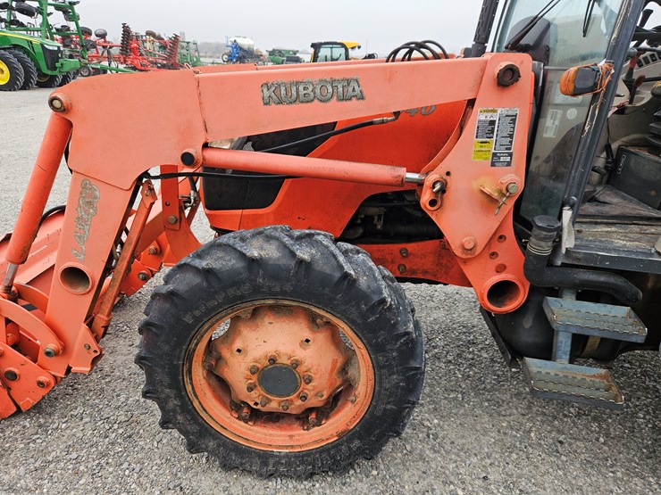 2008-kubota-m7040-image-21