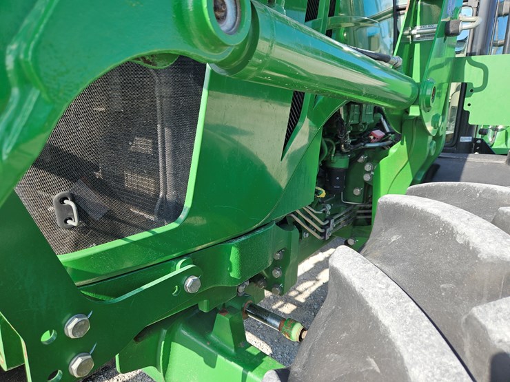 2016-john-deere-6105e-image-6