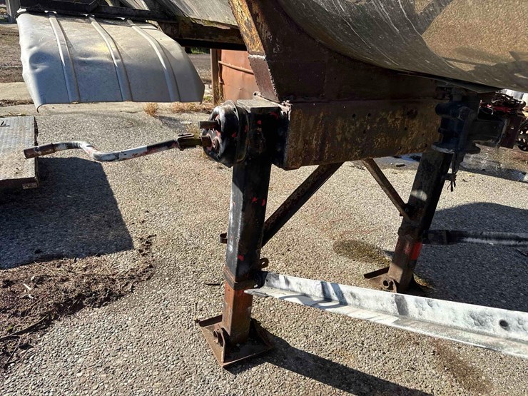 1976-6500-gal-ss-tanker-image-28