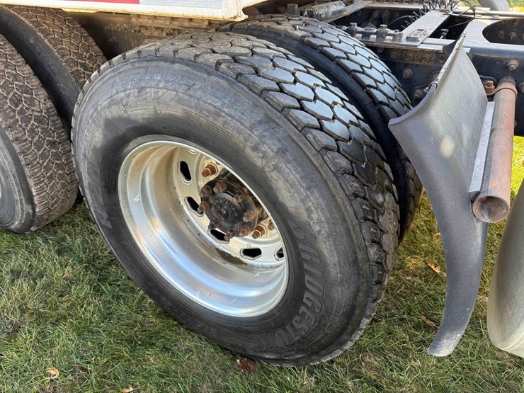 volvo-d13-semi-image-18