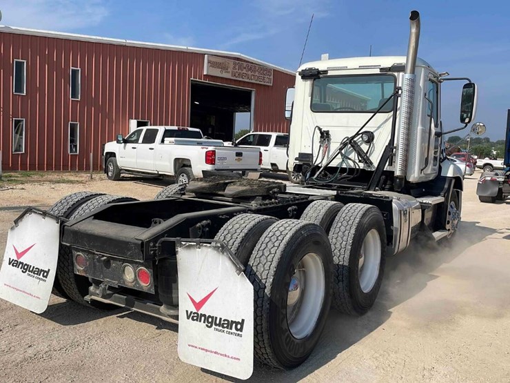 2015-mack-cxu613-image-3