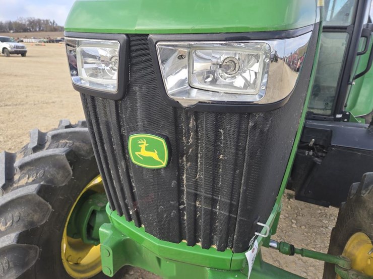 2022-john-deere-6135e-image-12