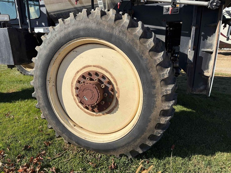 willmar-8400-sprayer-image-10