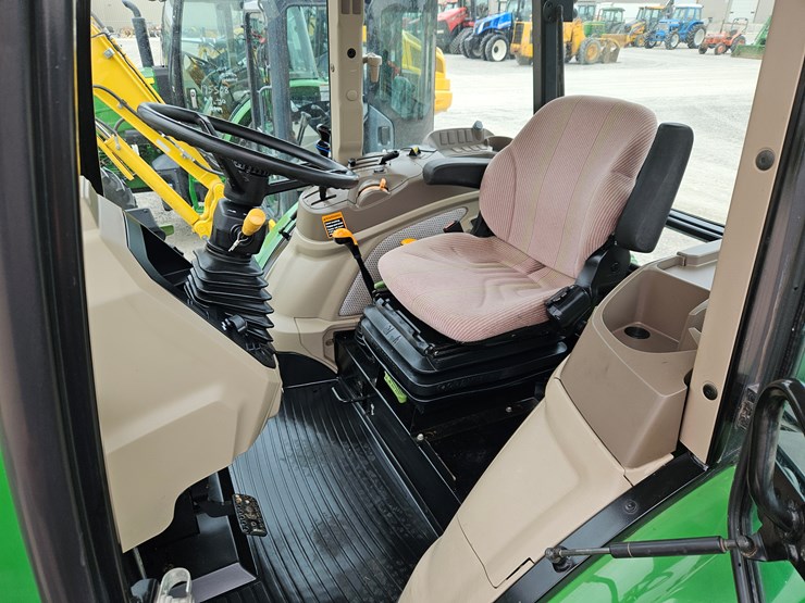 2017-john-deere-6120e-image-6