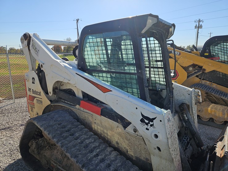 2020-bobcat-t870-image-22