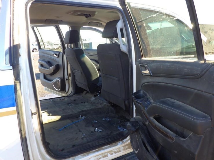 2019-chevrolet-suburban-image-8