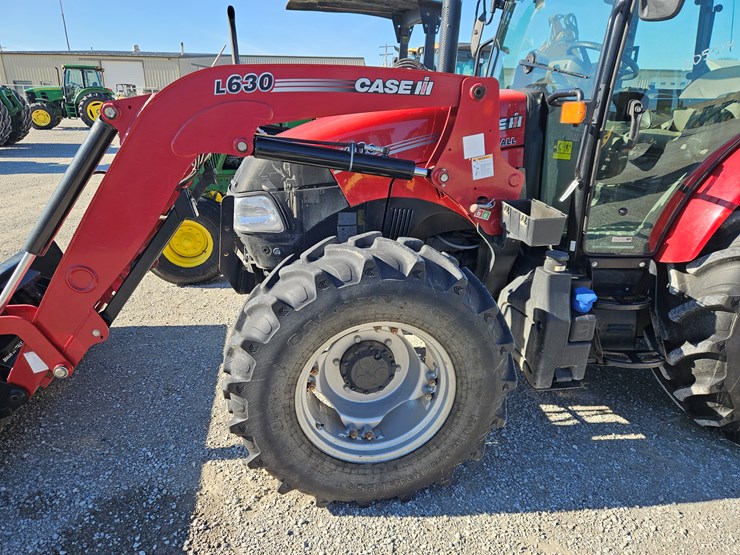 case-ih-farmall-120c-image-8
