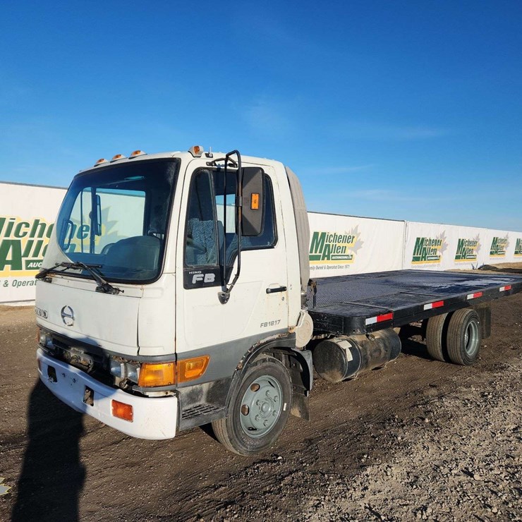 2004 HINO FB1817