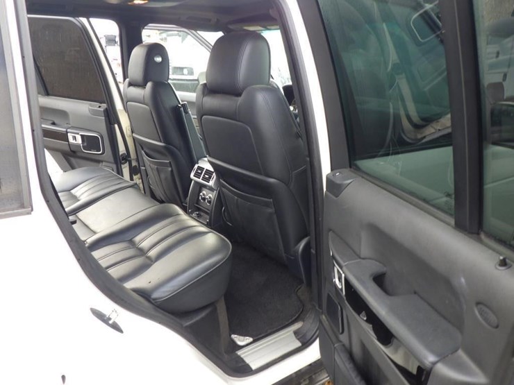 2010-land-rover-range-rover-image-8