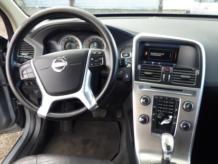 2013-volvo-xc60-image-9