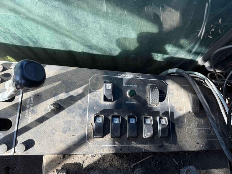 willmar-8400-sprayer-image-42