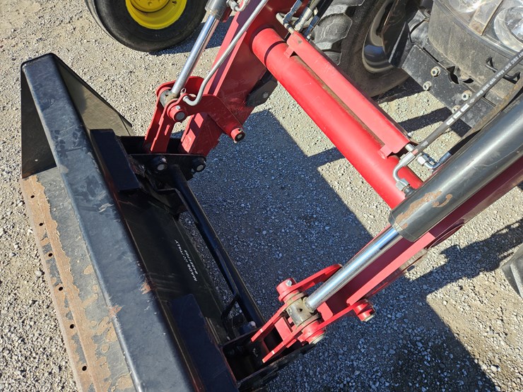 case-ih-farmall-120c-image-5