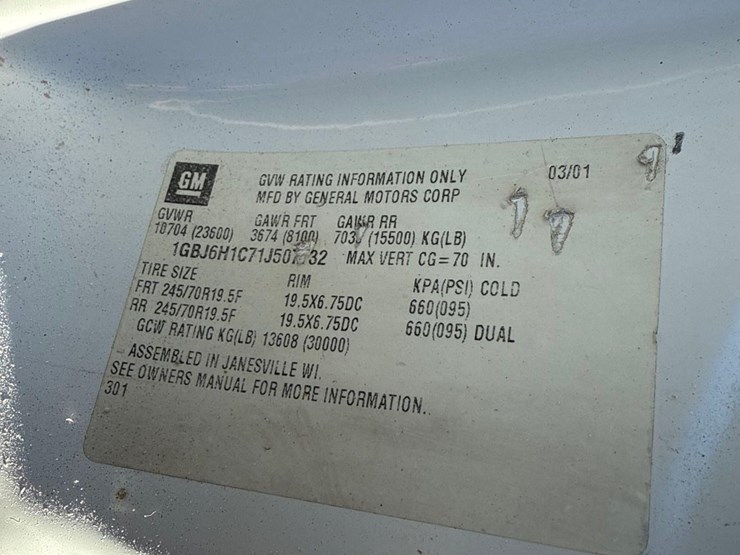 2001-chevy-c6500-truck-image-34