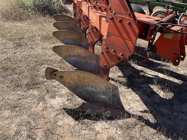 massey-ferguson-mf570-image-3