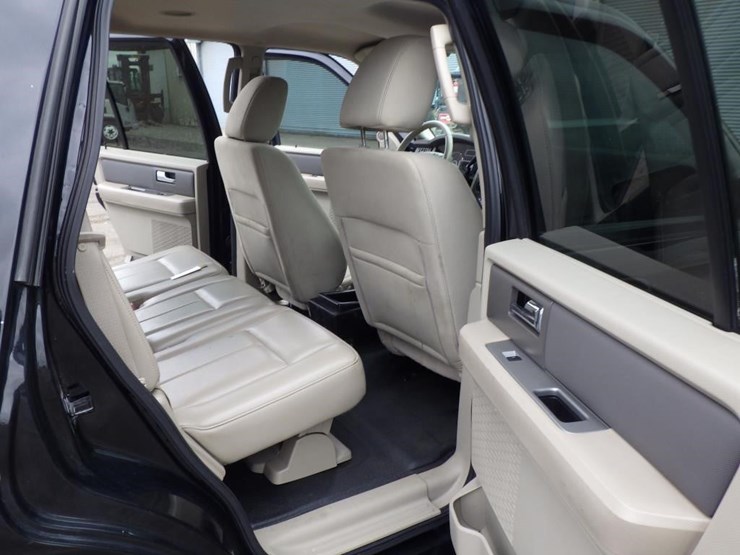 2011-ford-expedition-image-8