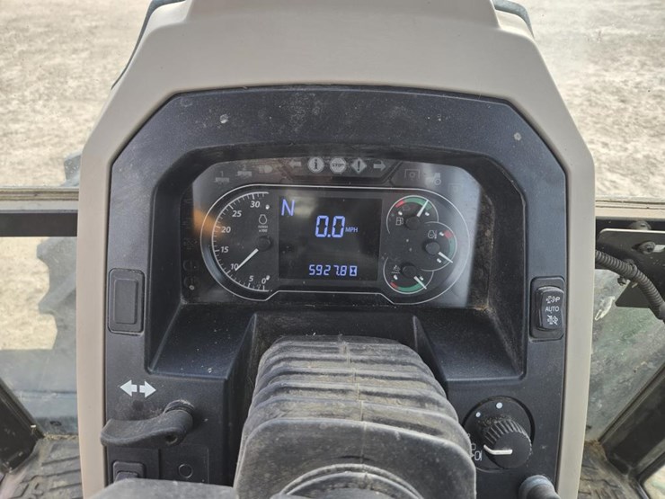 2022-john-deere-6135e-image-25