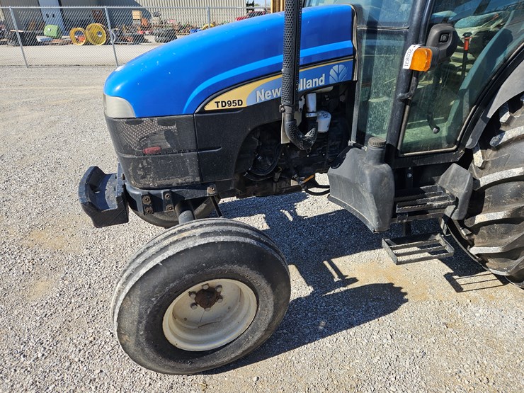 #203831-•-new-holland-td95-tractor-image-3