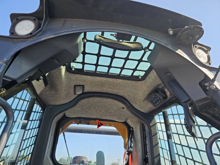 2018-deere-331g-image-8