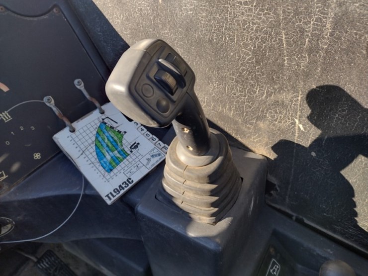 caterpillar-tl943c-image-8