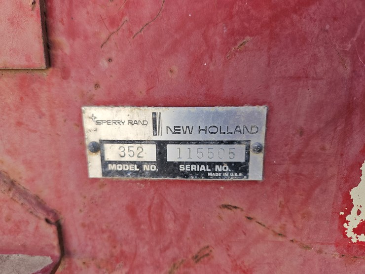 new-holland-352-image-7