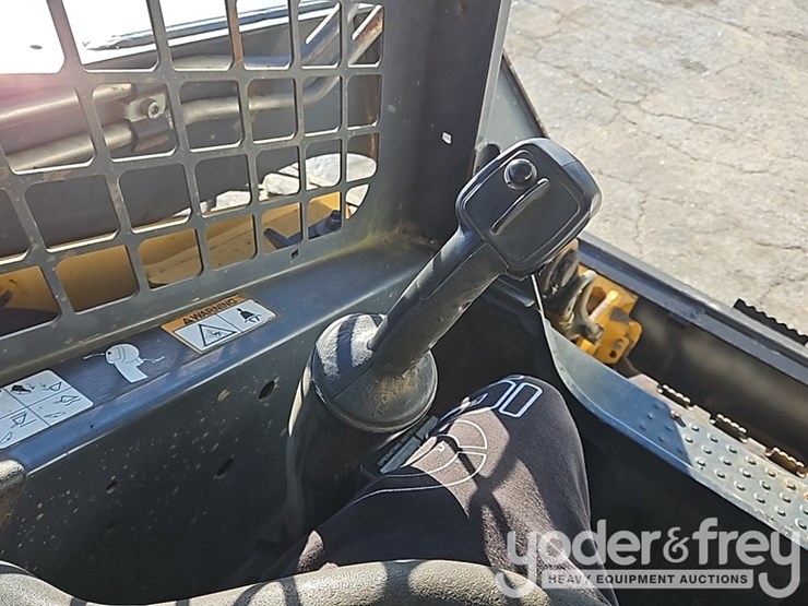 2012-deere-328d-image-27