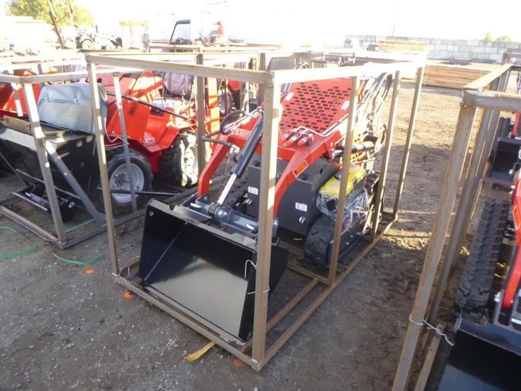 2025-agt-ysrt14-skid-steer-track-loader-image-1