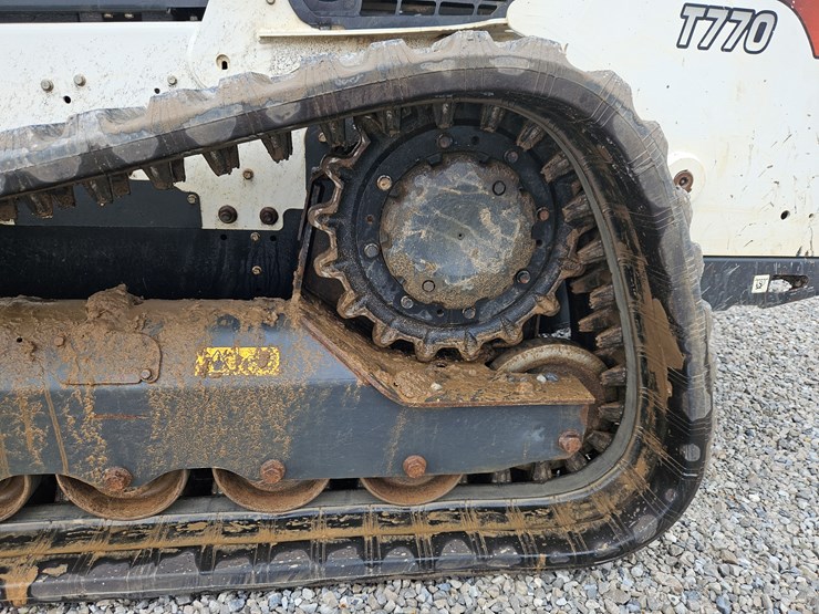 2022-bobcat-t770-image-13