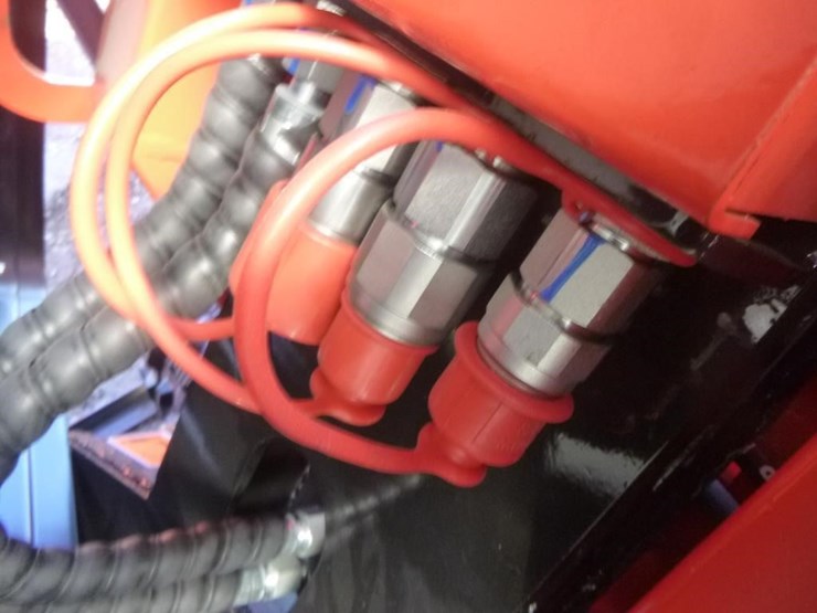 2025-agt-sda-140t-skid-steer-track-loader-image-11