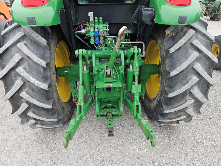 2016-john-deere-6120e-image-13