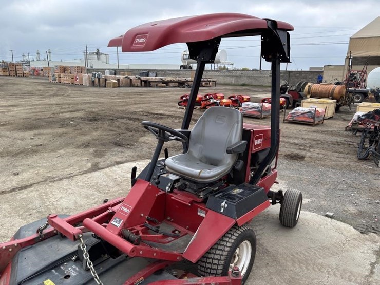 2009-toro-groundsmaster-328d-image-11