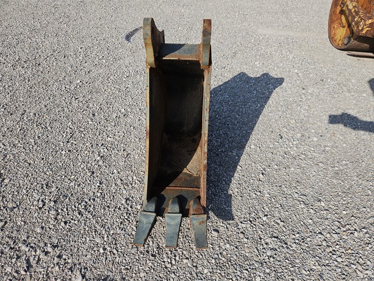 #203780-•-john-deere-backhoe-bucket-image-2