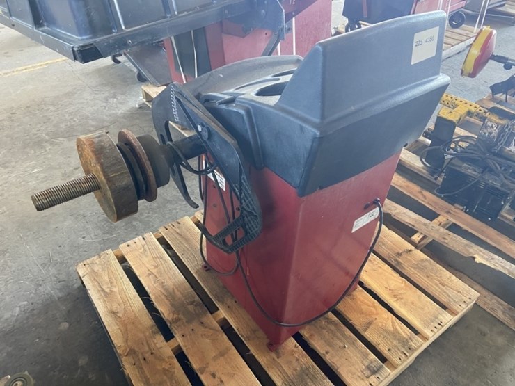 2014-coats-775-wheel-balancer-image-5