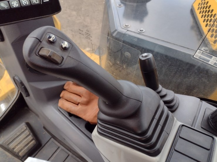 23-caterpillar-306-cr-image-9