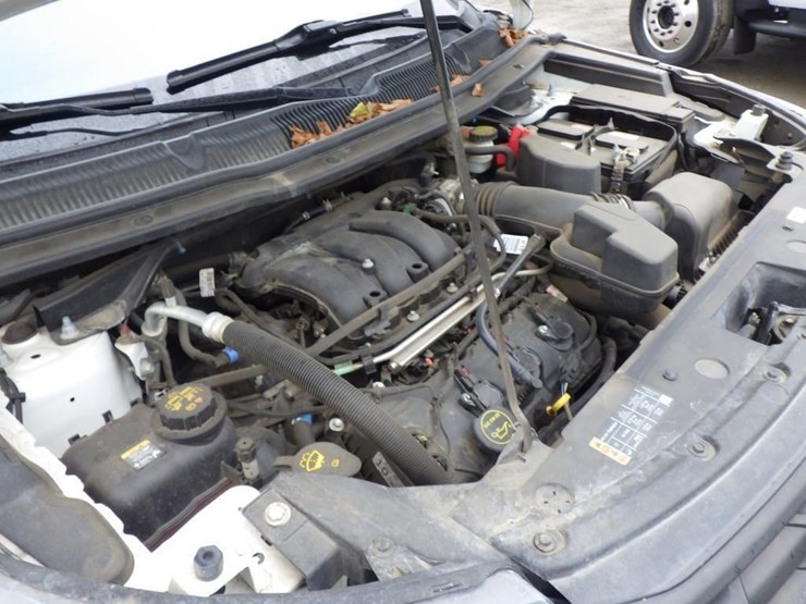 2016-ford-explorer-image-10