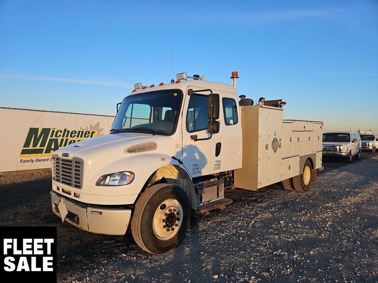 2005-freightliner-m2-106-image-1