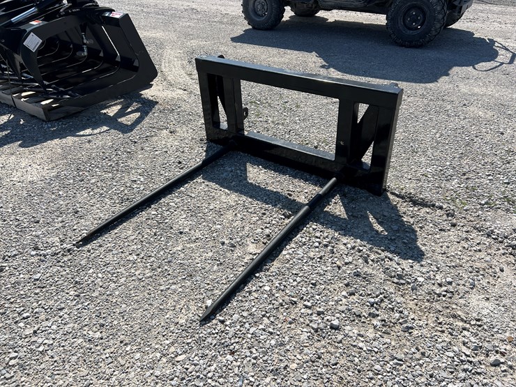 #202197-•-used-double-bale-spike-image-1