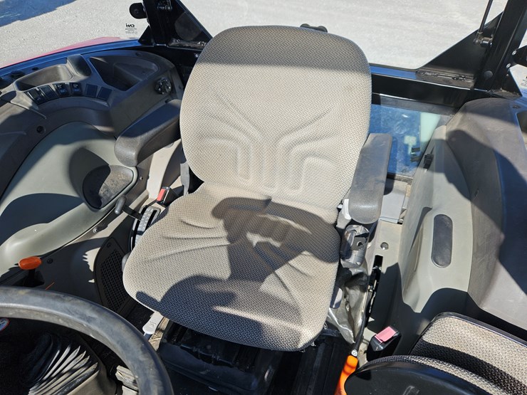 case-ih-farmall-120c-image-11