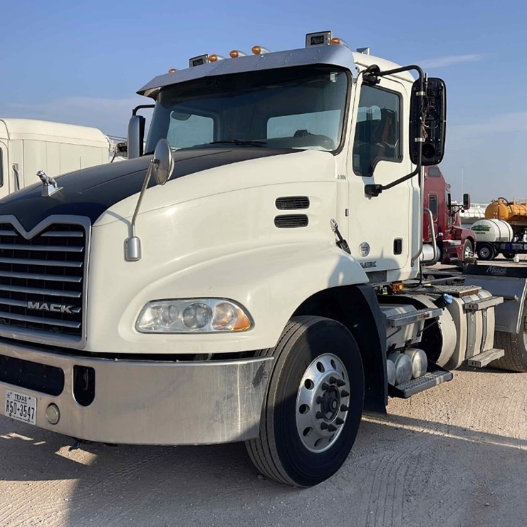 2017 MACK CXU613T